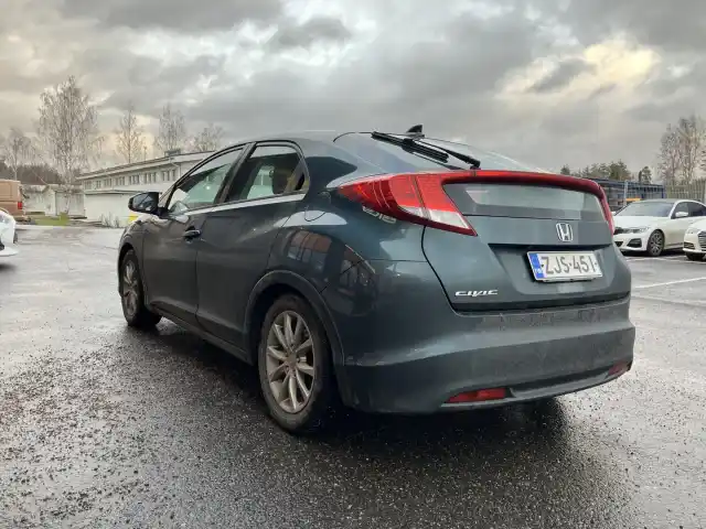 Vihreä Viistoperä, Honda Civic – ZJS-451