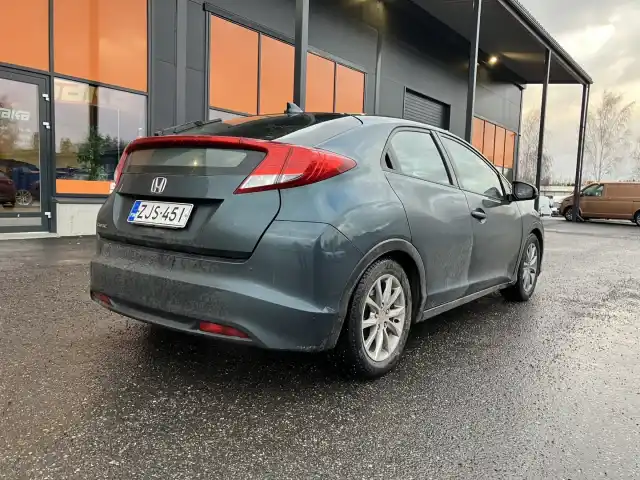 Vihreä Viistoperä, Honda Civic – ZJS-451