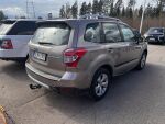 Harmaa Maastoauto, Subaru Forester – ZJU-155, kuva 2