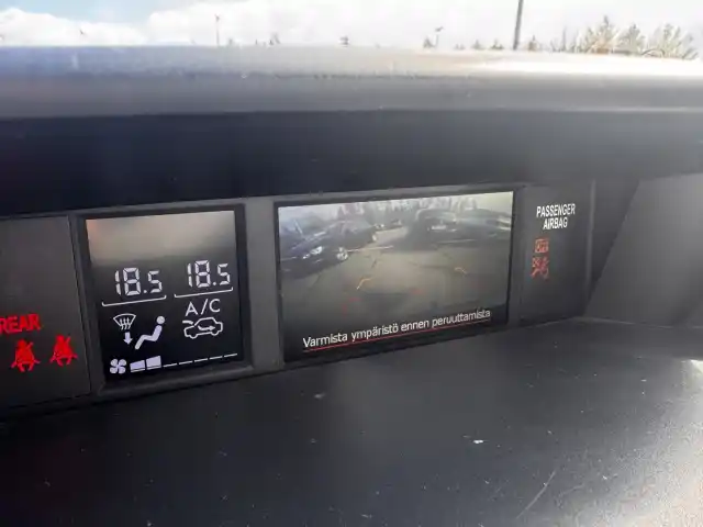 Harmaa Maastoauto, Subaru Forester – ZJU-155