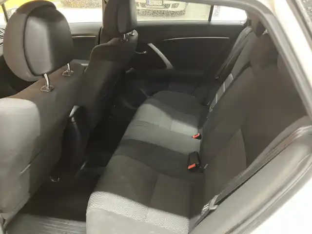 Valkoinen Farmari, Toyota Avensis – ZJV-880