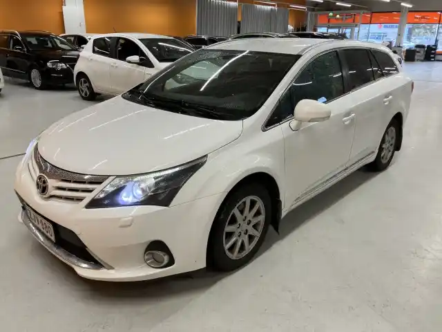 Valkoinen Farmari, Toyota Avensis – ZJV-880