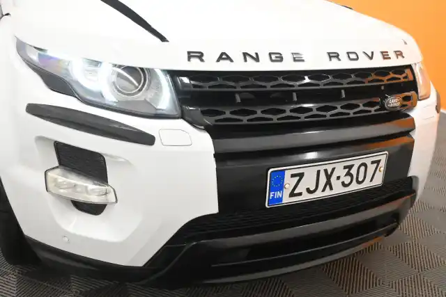 Valkoinen Maastoauto, Land Rover Range Rover Evoque – ZJX-307