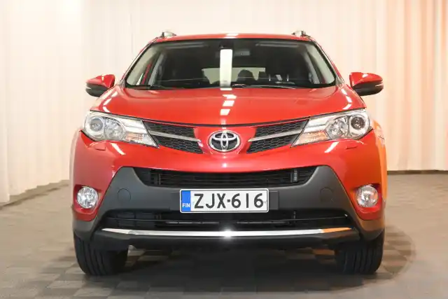 Punainen Maastoauto, Toyota RAV4 – ZJX-616