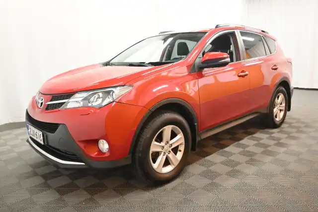 Punainen Maastoauto, Toyota RAV4 – ZJX-616