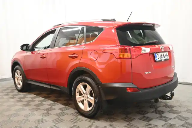 Punainen Maastoauto, Toyota RAV4 – ZJX-616