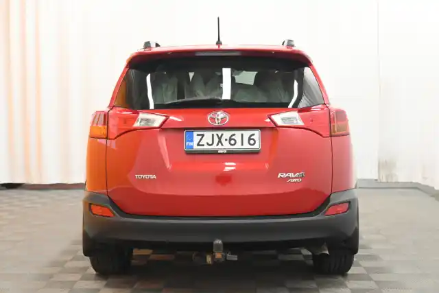 Punainen Maastoauto, Toyota RAV4 – ZJX-616