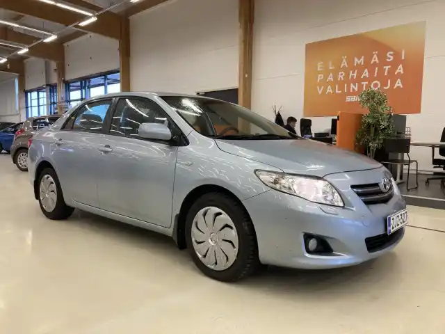Sininen Sedan, Toyota Corolla – ZJZ-327