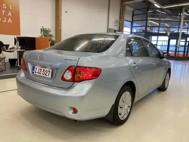 Sininen Sedan, Toyota Corolla – ZJZ-327
