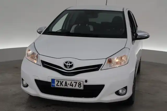 Valkoinen Viistoperä, Toyota Yaris – ZKA-478