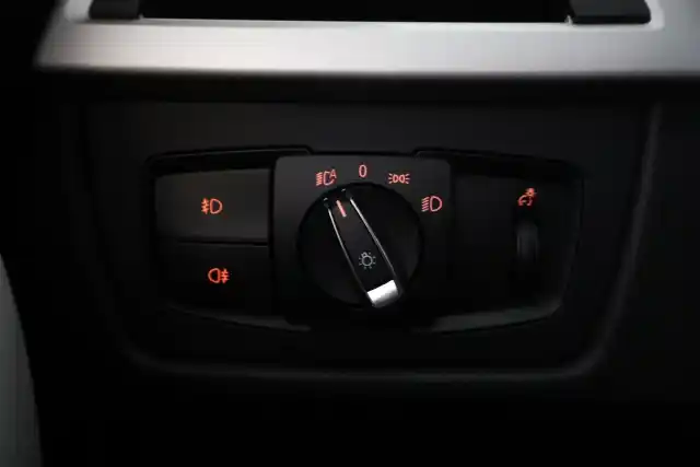 Valkoinen Farmari, BMW 320 – ZKB-546