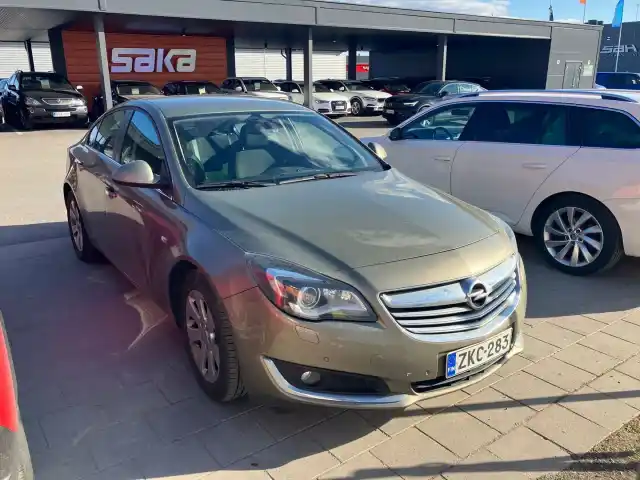 Ruskea (beige) Sedan, Opel Insignia – ZKC-283