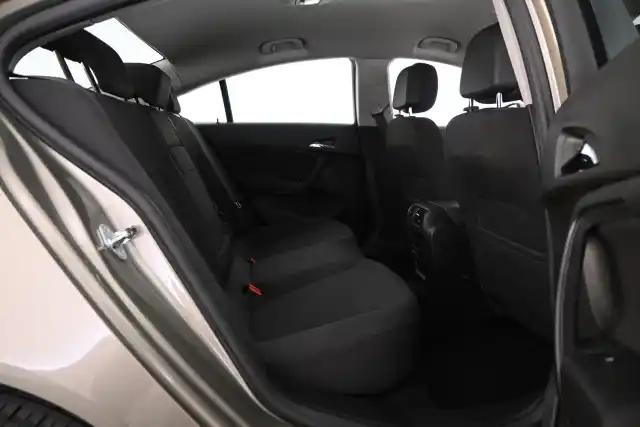 Ruskea Sedan, Opel Insignia – ZKC-283
