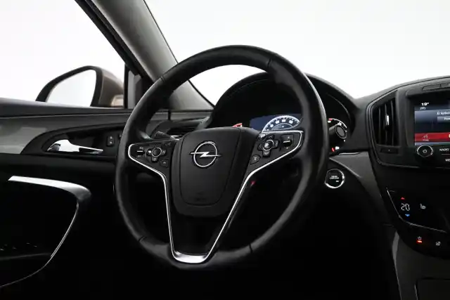 Ruskea Sedan, Opel Insignia – ZKC-283