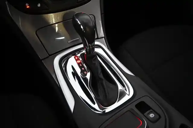 Ruskea Sedan, Opel Insignia – ZKC-283