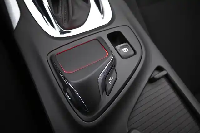 Ruskea Sedan, Opel Insignia – ZKC-283