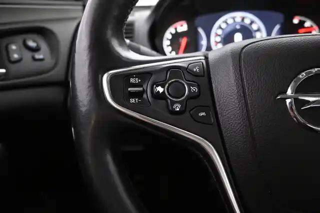 Ruskea Sedan, Opel Insignia – ZKC-283