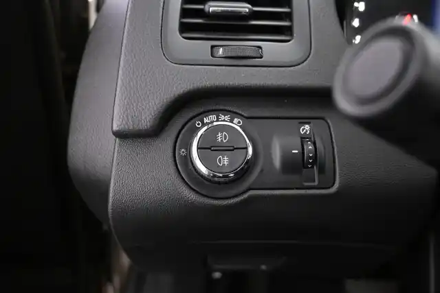 Ruskea Sedan, Opel Insignia – ZKC-283