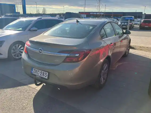 Ruskea (beige) Sedan, Opel Insignia – ZKC-283