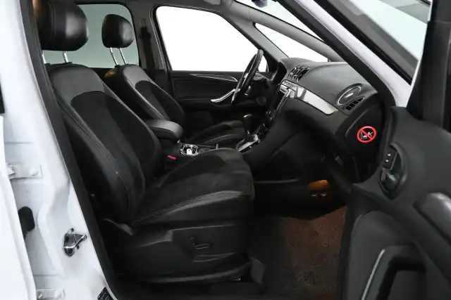 Valkoinen Tila-auto, Ford S-Max – ZKE-237