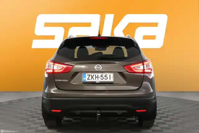 Ruskea Maastoauto, Nissan Qashqai – ZKH-551