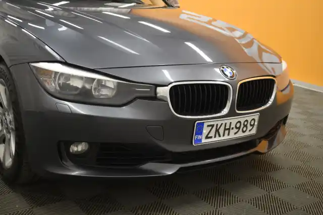 Harmaa Sedan, BMW 335 – ZKH-989