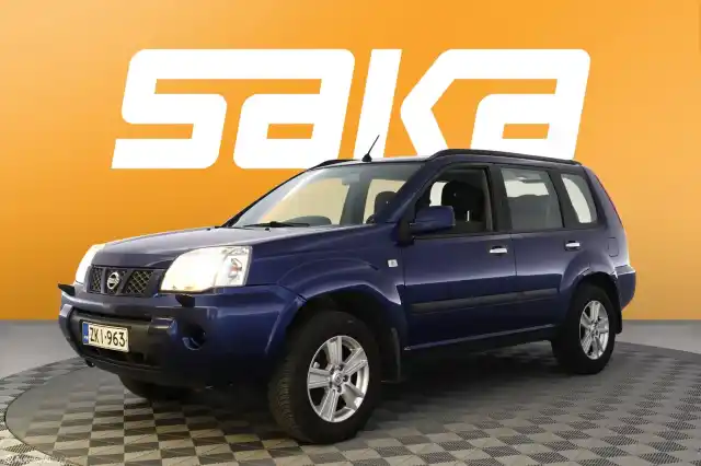 Sininen Maastoauto, Nissan X-TRAIL – ZKI-963