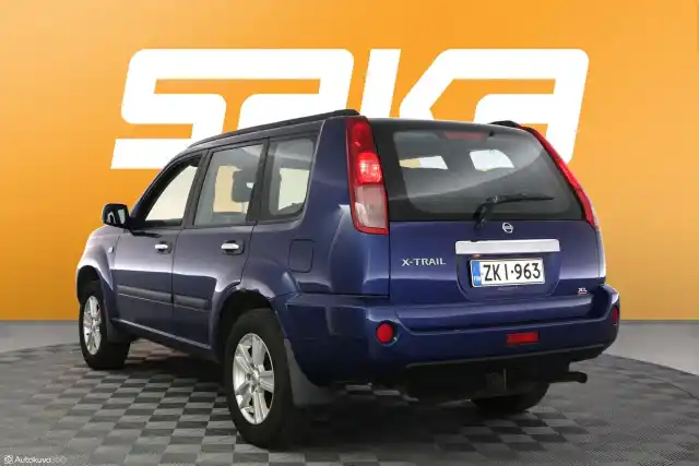 Sininen Maastoauto, Nissan X-TRAIL – ZKI-963