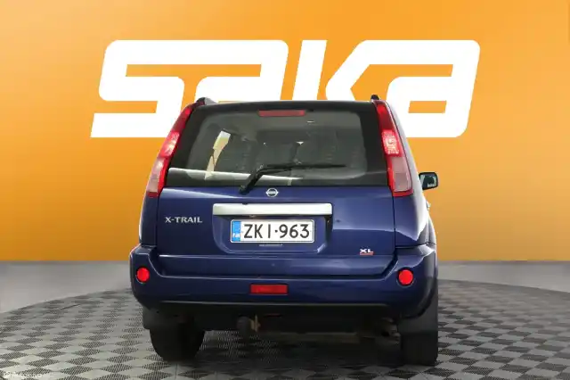 Sininen Maastoauto, Nissan X-TRAIL – ZKI-963