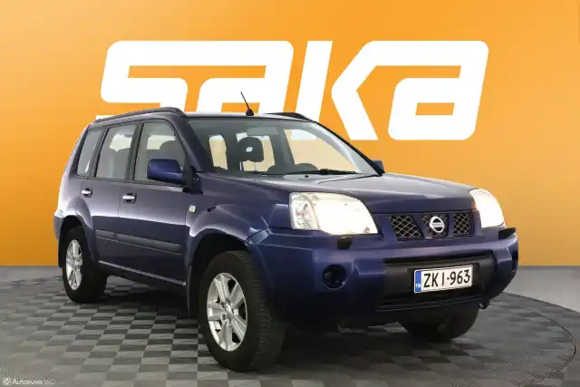 Sininen Maastoauto, Nissan X-TRAIL – ZKI-963