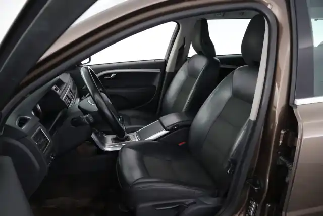 Ruskea (beige) Farmari, Volvo V70 – ZKJ-372