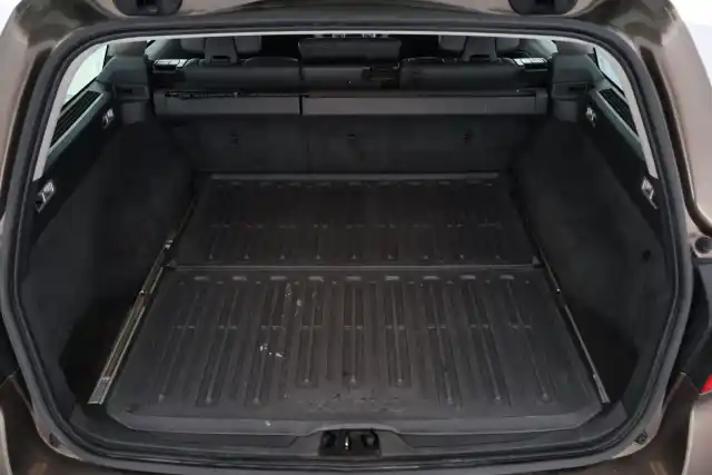 Ruskea (beige) Farmari, Volvo V70 – ZKJ-372
