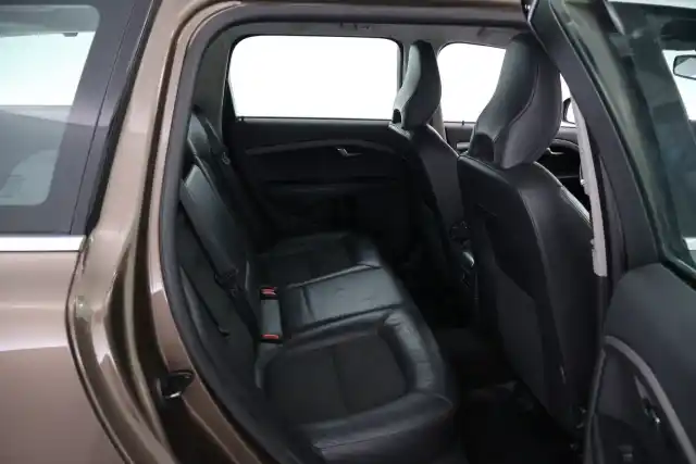 Ruskea (beige) Farmari, Volvo V70 – ZKJ-372