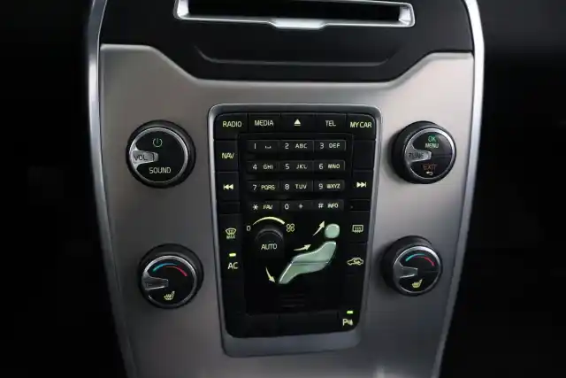 Ruskea (beige) Farmari, Volvo V70 – ZKJ-372