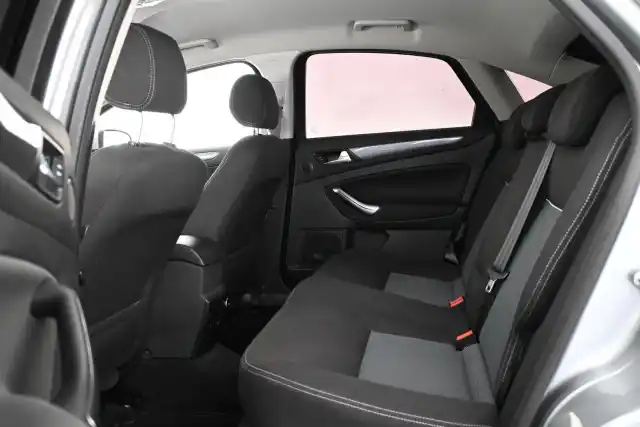 Harmaa Viistoperä, Ford Mondeo – ZKJ-627