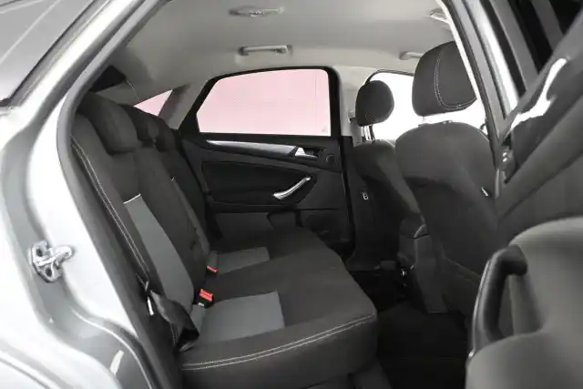 Harmaa Viistoperä, Ford Mondeo – ZKJ-627