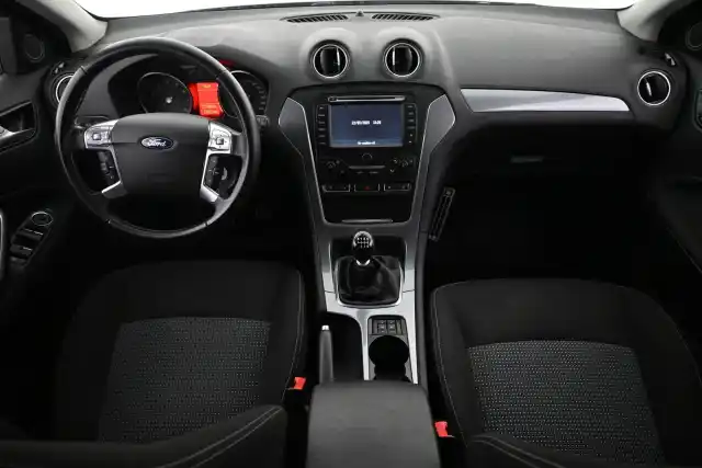 Harmaa Viistoperä, Ford Mondeo – ZKJ-627