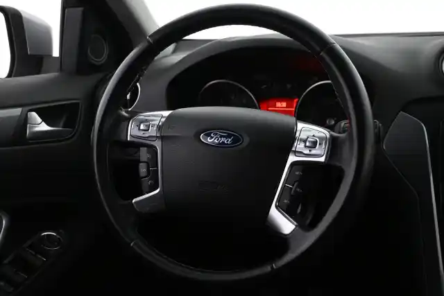 Harmaa Viistoperä, Ford Mondeo – ZKJ-627