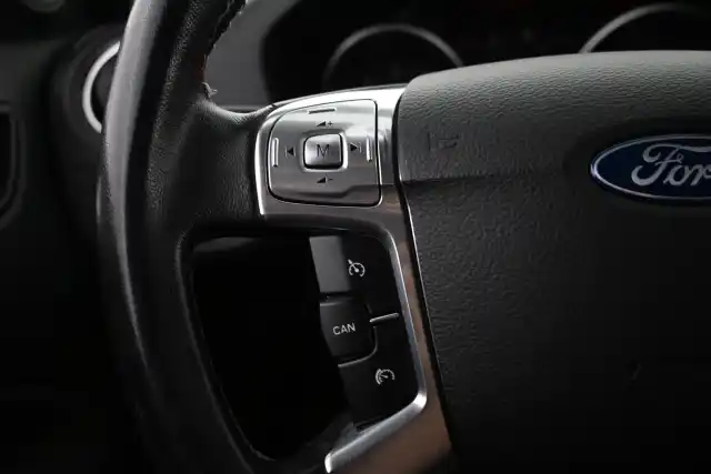 Harmaa Viistoperä, Ford Mondeo – ZKJ-627