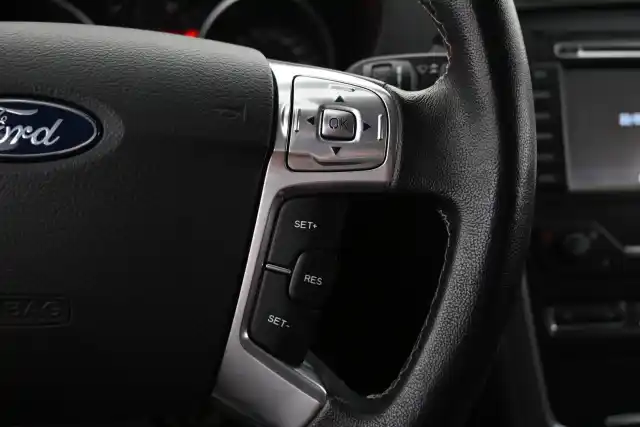 Harmaa Viistoperä, Ford Mondeo – ZKJ-627