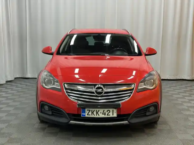 Punainen Farmari, Opel Insignia – ZKK-421