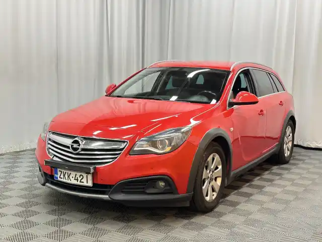 Punainen Farmari, Opel Insignia – ZKK-421