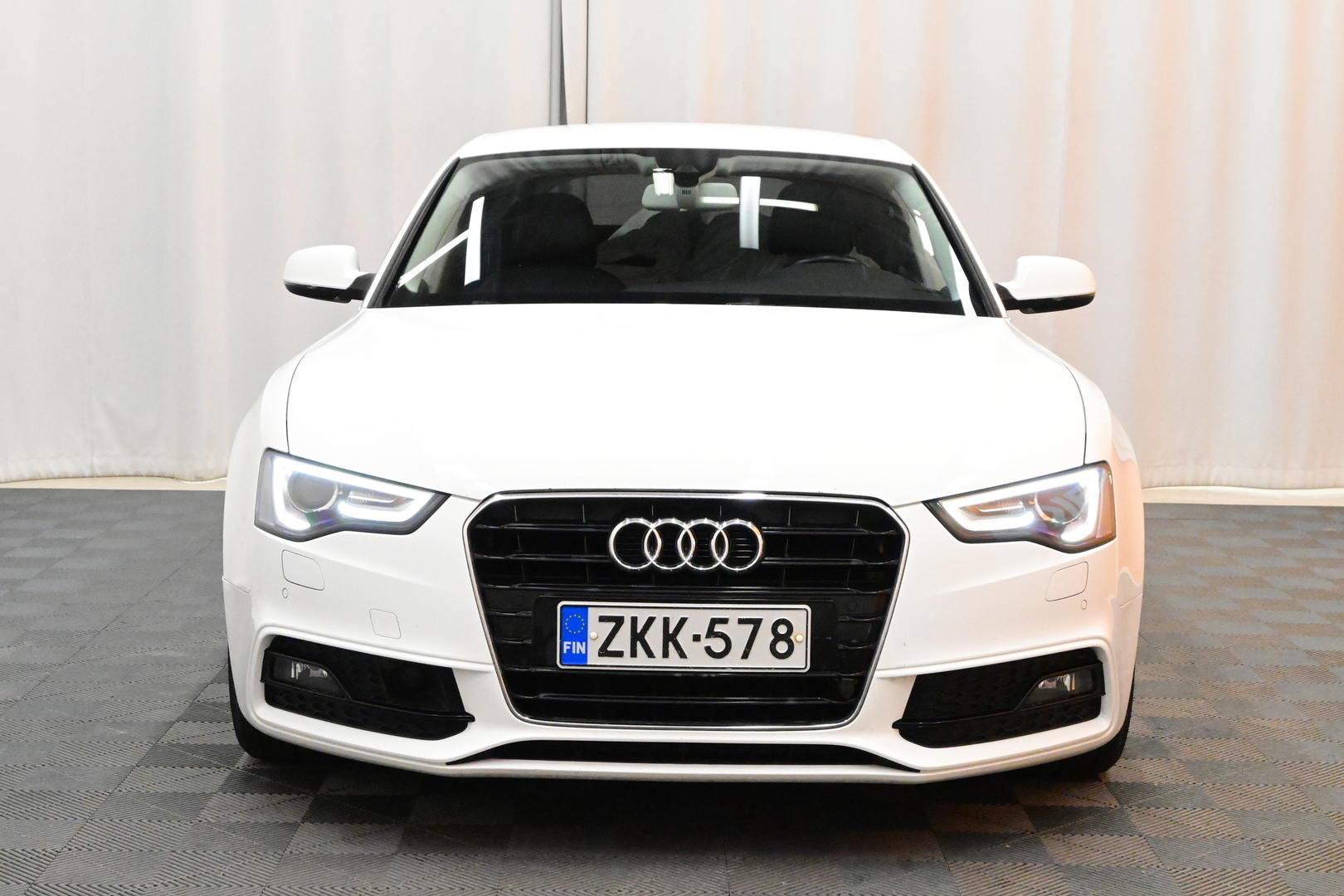 Valkoinen Viistoperä, Audi A5 – ZKK-578