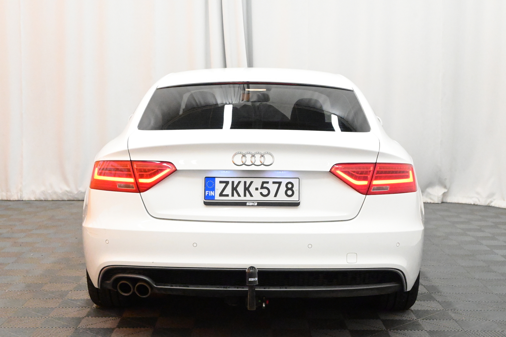 Valkoinen Viistoperä, Audi A5 – ZKK-578