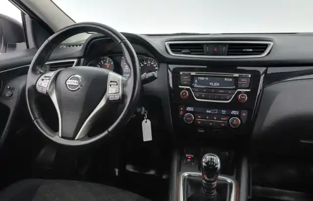 Valkoinen Maastoauto, Nissan Qashqai – ZKL-125