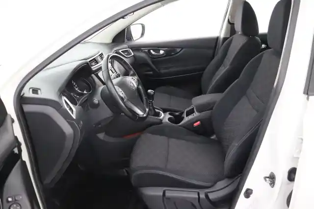 Valkoinen Maastoauto, Nissan Qashqai – ZKL-125