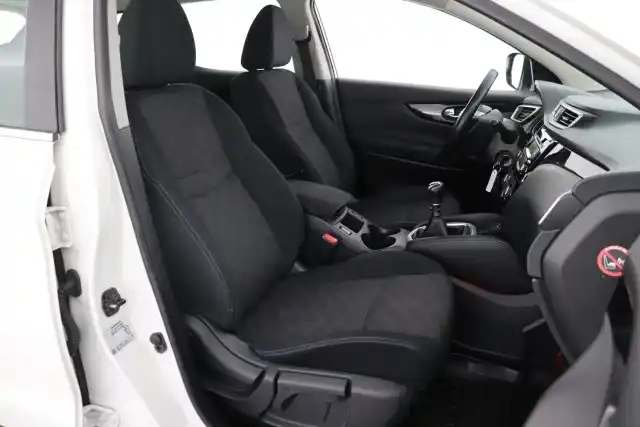 Valkoinen Maastoauto, Nissan Qashqai – ZKL-125