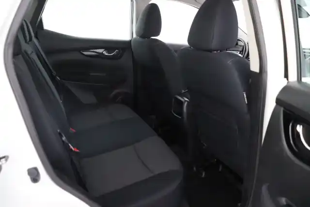 Valkoinen Maastoauto, Nissan Qashqai – ZKL-125