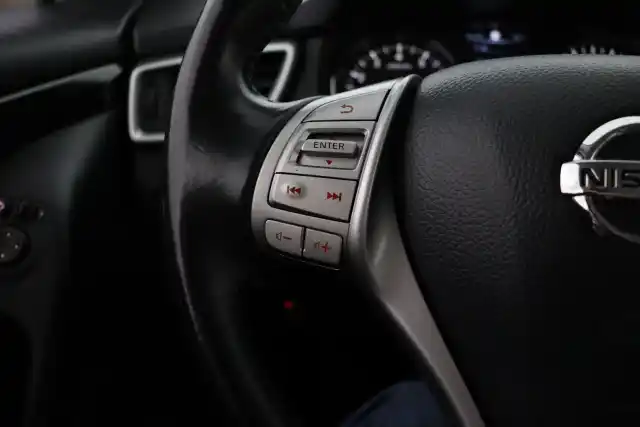Valkoinen Maastoauto, Nissan Qashqai – ZKL-125