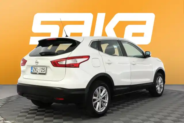 Valkoinen Maastoauto, Nissan Qashqai – ZKL-125